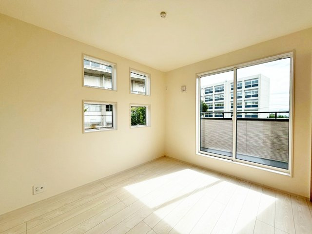 ブルーミングガーデン中山五月台1丁目新築一戸建て全2区画│3・4LDK+並列駐車2台可の洋室|-洋室約5.2帖(2F)-