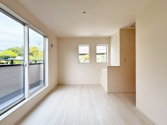 ブルーミングガーデン中山五月台1丁目新築一戸建て全2区画│3・4LDK+並列駐車2台可の洋室|-洋室約6帖(2F)-