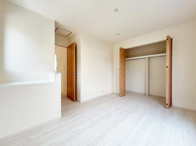 ブルーミングガーデン中山五月台1丁目新築一戸建て全2区画│3・4LDK+並列駐車2台可の洋室|-洋室約6帖(2F)-