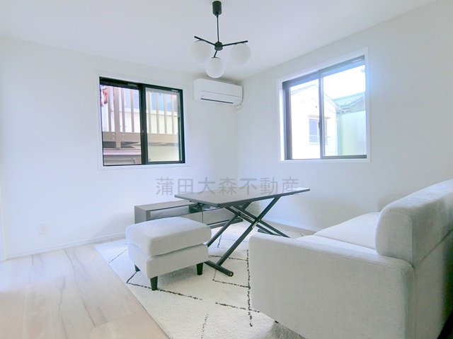 蒲田本町戸建の居間・リビング|2階リビング12.5帖