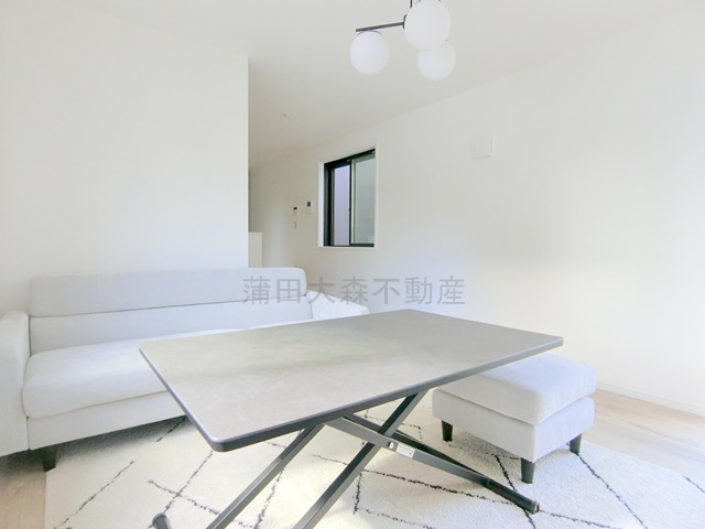 蒲田本町戸建の居間・リビング|2階リビング12.5帖