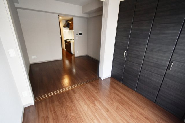 西宮北口プライマリーワン ガーデンテラスの洋室