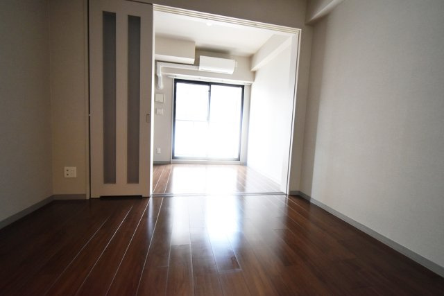 西宮北口プライマリーワン ガーデンテラスの居間・リビング