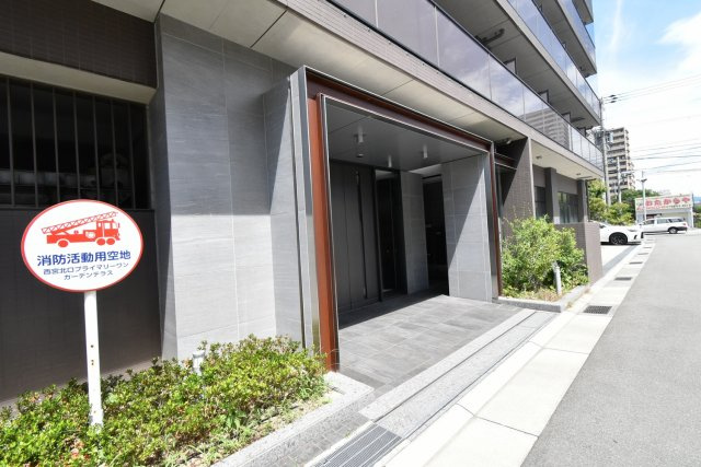 西宮北口プライマリーワン ガーデンテラスのエントランス
