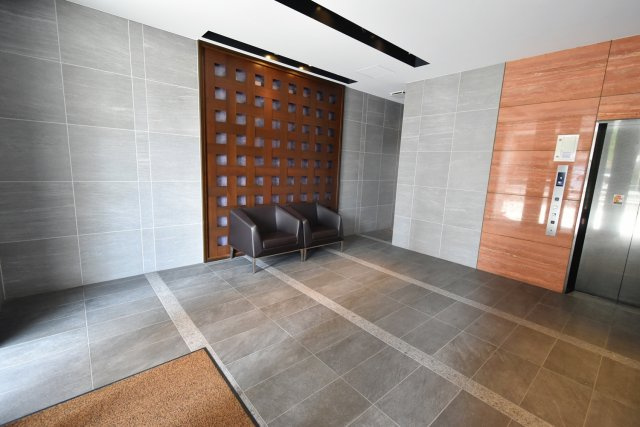 西宮北口プライマリーワン ガーデンテラスのロビー