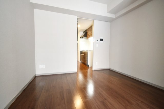 西宮北口プライマリーワン ガーデンテラスの居間・リビング