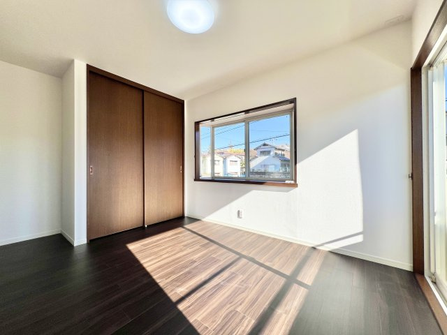 中央区泉1丁目の洋室|一番東側に位置する洋室です。クッションフロアも張替え済です。