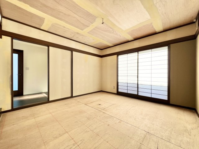 中央区泉1丁目の和室|7.7帖の広々とした和室は客間として使用できます。畳の表替えもしています。