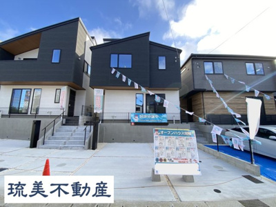 【外観】 | 沖縄市美里6丁目（全9棟）10号棟 | 10号棟　並列駐車2台完備♪