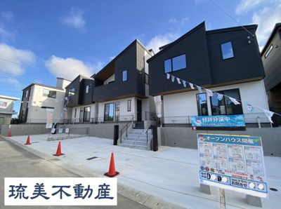 【外観】 | 沖縄市美里6丁目（全9棟）10号棟 | 10号棟　並列駐車2台完備♪