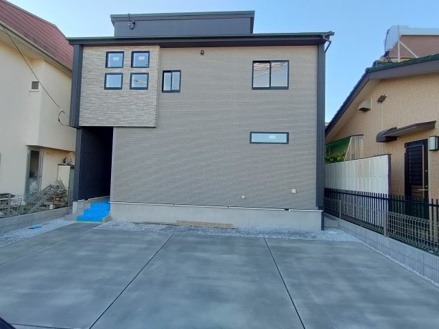 【BLOOMING GARDEN】　加須市久下1丁目　2期　全1邸の前面道路含む現地写真|4LDK、間仕切り5LDK対応可！ゆったり和室付きの間取りです♪
2025年10月撮影