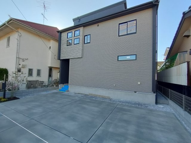 【BLOOMING GARDEN】　加須市久下1丁目　2期　全1邸の前面道路含む現地写真|カースペース並列3台駐車可♪
2025年10月撮影