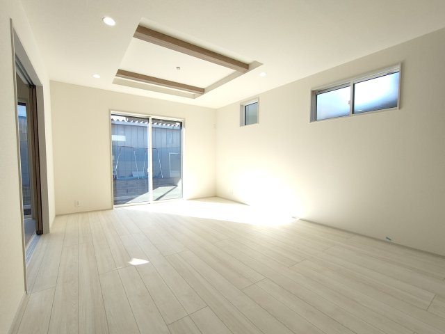 【BLOOMING GARDEN】　加須市久下1丁目　2期　全1邸の前面道路含む現地写真|カースペース並列3台駐車可♪地震に強い！耐震ダンパー+耐震等級3構造。住宅性能評価W取得の長期優良住宅です♪
2025年12月撮影