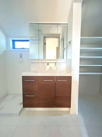 練馬区石神井台８丁目　新築一戸建　西武新宿線　武蔵関の独立洗面台