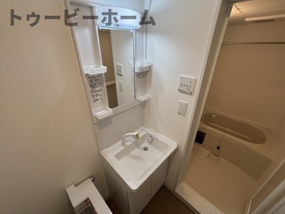 ジーメゾン所沢下安松アリアの洗面所|脱衣スペースもあります