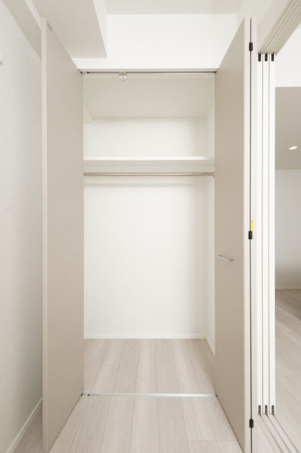 エンクレスト博多PARKSIDEの玄関|収納もある玄関です