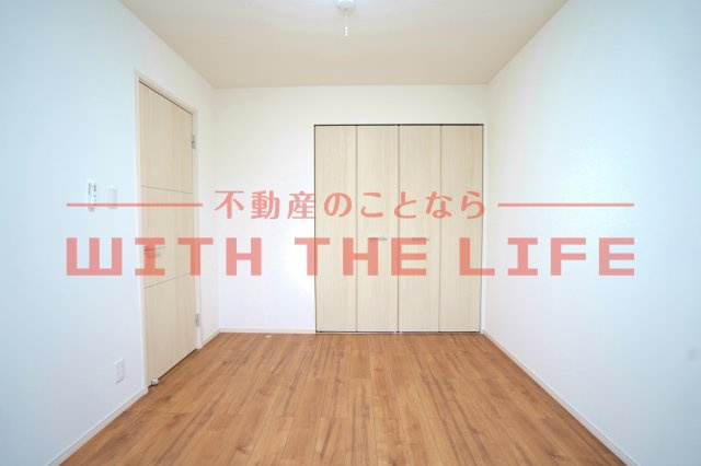 アメニティ諏訪野【キャッシュバック対象物件】の洋室|個人の部屋や寝室として使える洋室です