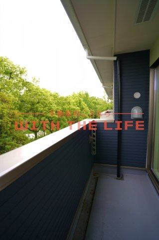 アメニティ諏訪野【キャッシュバック対象物件】のバルコニー|開放的で明るい空間を演出してくれるバルコニーです