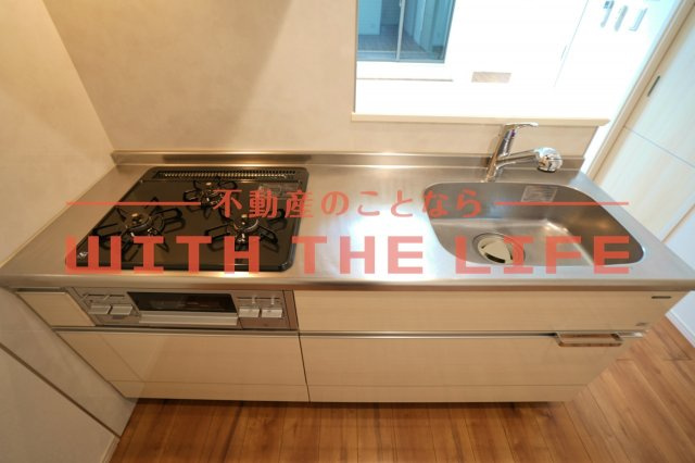 アメニティ諏訪野【キャッシュバック対象物件】のキッチン|コンパクトなキッチンで掃除もラクラク