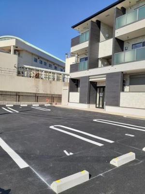 【駐車場】 | ボナ・フォルトゥーナ | 駐車場に車を止められます