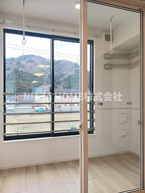 シャルム朝来のバルコニー|２．１帖の広々サンルーム☆彡