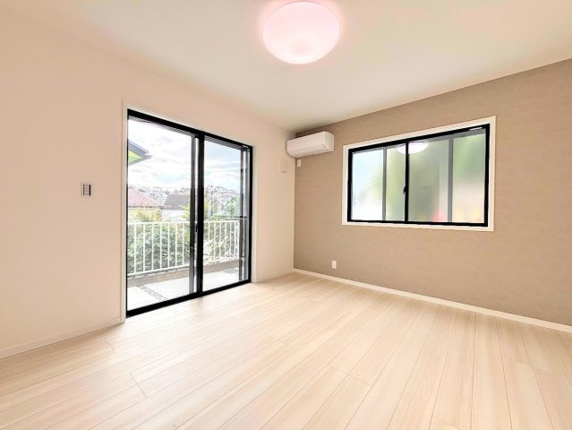 戸塚区平戸1丁目　新築戸建ての洋室|◆気持ちの良い風が室内へ入り込む居室。家具を配置しても広々ご利用いただけます！！
