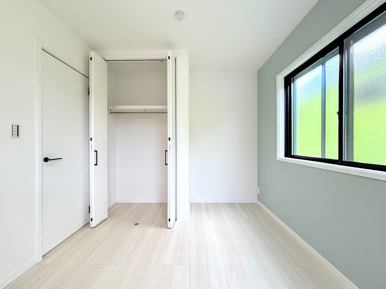 戸塚区平戸1丁目　新築戸建ての洋室|◆子どものスタディ空間として、あるいは書斎やホビールームとして生活スタイルに合わせて使えるプライベートルーム。居心地のいい落ち着いたインテリアが似合います。
