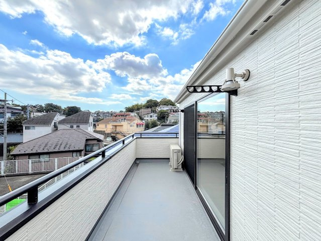 戸塚区平戸1丁目　新築戸建てのバルコニー|◆日当たり良好なバルコニー！毎日のお洗濯にも嬉しいですね！
