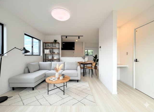 戸塚区平戸1丁目　新築戸建ての居間・リビング|◆家族で食卓を囲むダイニングスペースと、ソファでゆったりくつろぐリビングスペースがしっかり区切られているので家具の配置や用途を使いわけしやすいです。
