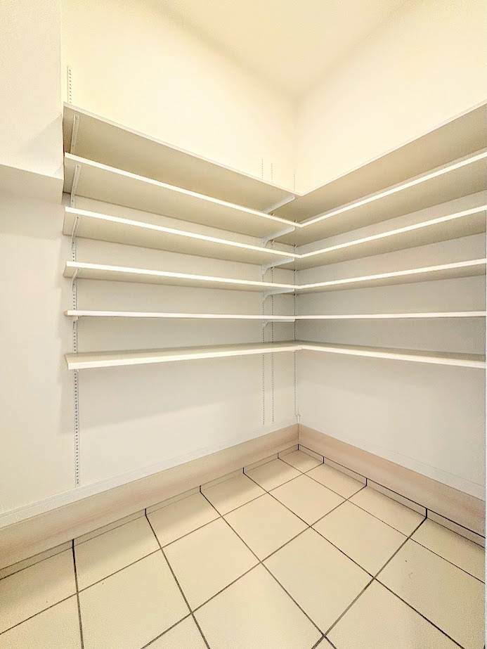 戸塚区平戸1丁目　新築戸建ての収納|◆玄関には大型シューズクローク！靴以外のベビーカーや子どものスポーツ用品等入れておけるシューズインクローゼットを設置しました！
