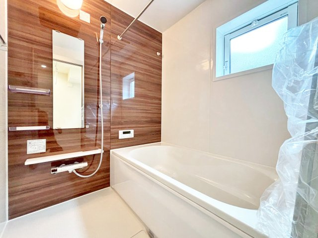 ブルーミングガーデン中山五月台1丁目新築一戸建て全2区画│3・4LDK+並列駐車2台可の浴室|1階浴室の内観写真です。1616サイズの浴室暖房乾燥機付きユニットバスです。