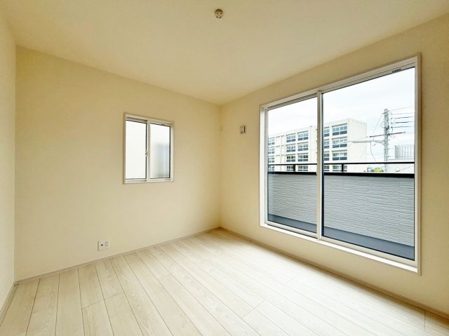 ブルーミングガーデン中山五月台1丁目新築一戸建て全2区画│3・4LDK+並列駐車2台可の洋室|-洋室約5.2帖(2F)-