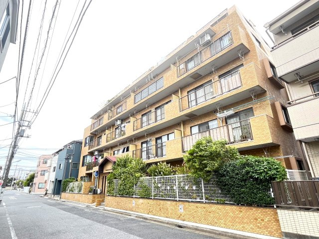 ライオンズマンション小岩第3の外観|お客さまが安心して物件探しをできる空間を目指しています！安心・信頼がモットーのお住まいの情報館『クランディア』へ！