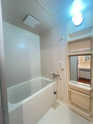 ヴィラ新宅の浴室