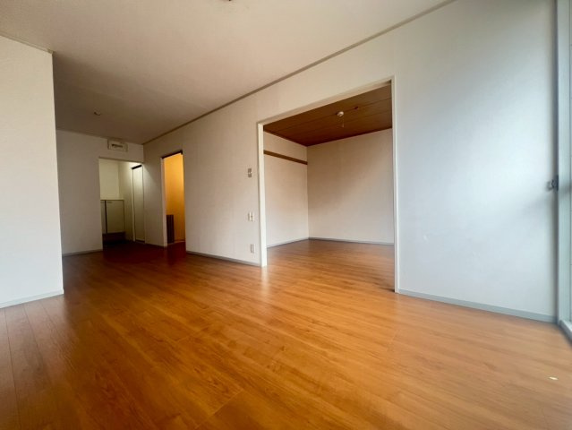 ヴィラ新宅の居間・リビング