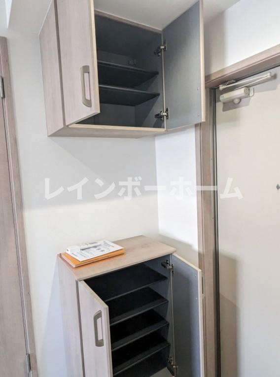 コルビジェスリーの玄関