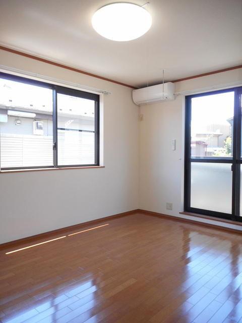 エクセル調布の居間・リビング|1フロア2住居　角部屋２面採光　日当たり眺望良好