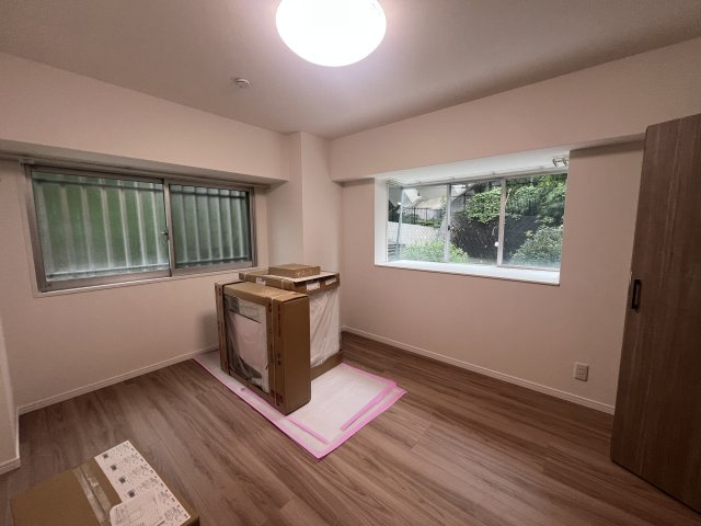 何もかもがちょうど良い物件とはこのコトか！？【シティフラッツ清水ヶ丘】リノベーションの洋室|ゆったりした洋室です