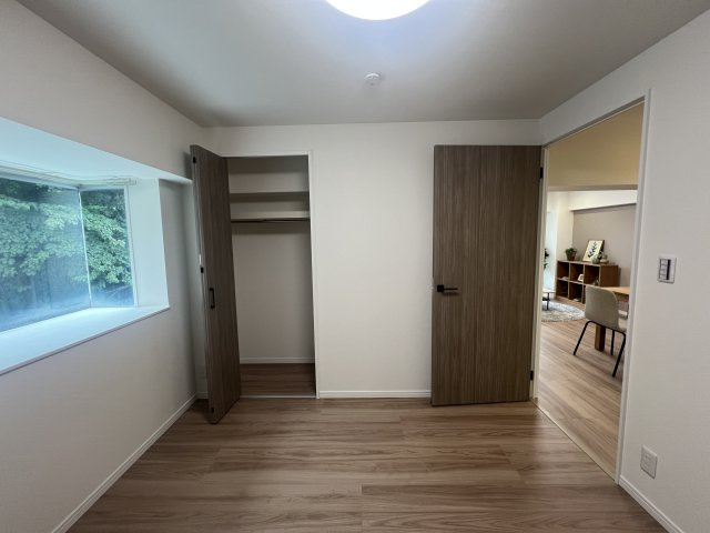 何もかもがちょうど良い物件とはこのコトか！？【シティフラッツ清水ヶ丘】リノベーションの洋室|明るい洋室です