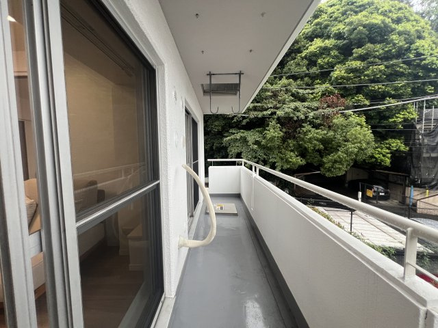 何もかもがちょうど良い物件とはこのコトか！？【シティフラッツ清水ヶ丘】リノベーションのバルコニー|開放的で明るい空間を演出してくれるバルコニーです