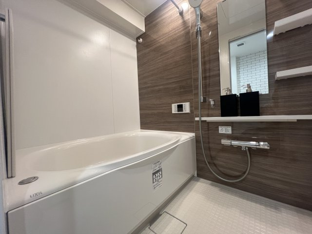 何もかもがちょうど良い物件とはこのコトか！？【シティフラッツ清水ヶ丘】リノベーションの浴室|落ち着いた空間のお風呂です