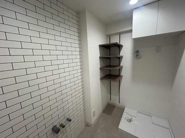 何もかもがちょうど良い物件とはこのコトか！？【シティフラッツ清水ヶ丘】リノベーションの脱衣所|独立洗面台はこれから設置予定です