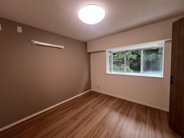 何もかもがちょうど良い物件とはこのコトか！？【シティフラッツ清水ヶ丘】リノベーションの洋室|ゆったりした洋室です