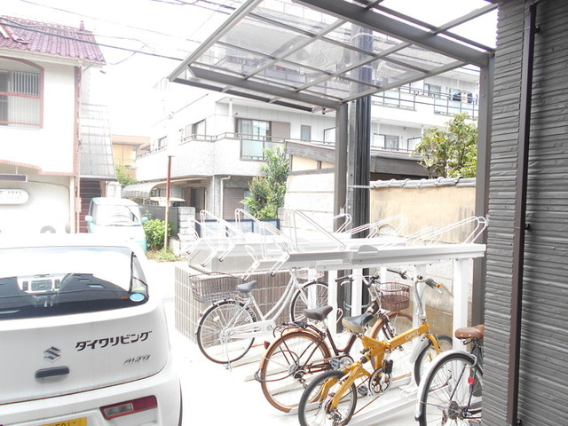 クレリアス若葉のその他共用部分|敷地内駐輪場。