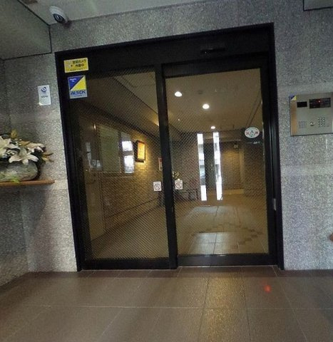 エーデルワイス本所のエントランス