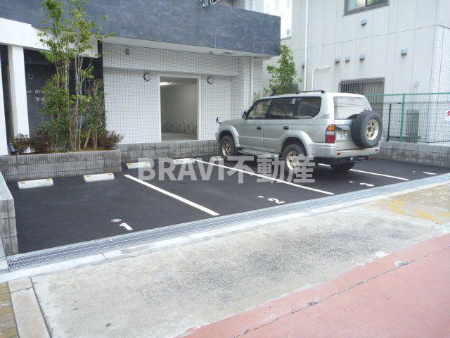 フォレストグレイス深江橋Ⅱ BRAVI不動産の駐車場