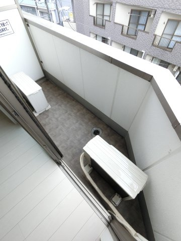 ガーデンコート稲毛のバルコニー