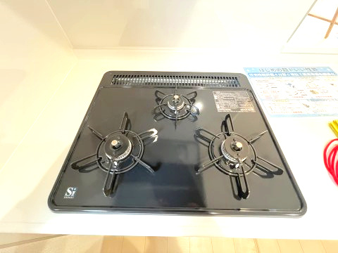 あきる野市五日市　新築戸建全4棟のキッチン|三口ガスコンロ