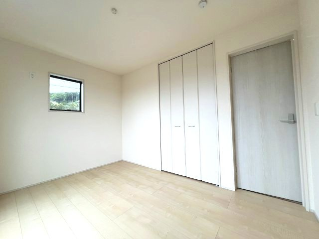 あきる野市五日市　新築戸建全4棟の洋室|【洋室1】収納スペース