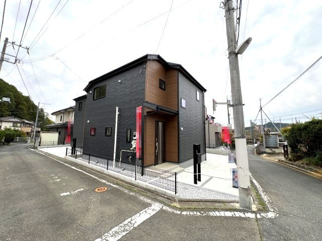 あきる野市五日市　新築戸建全4棟の外観|角地につき開放感があります